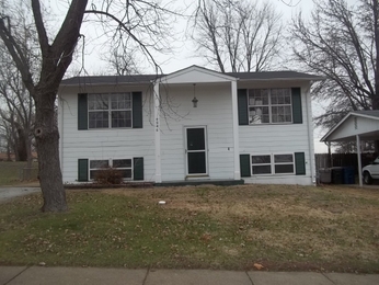 4946 Spring Forest Ln, Hazelwood, MO 63042 