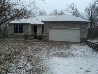 233 Castlegate Drive, Seymour, MO 65746 