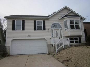 7811 Clevedon St, Saint Louis, MO 63123 