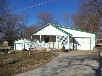 2926 37th Ter NE, Kansas City, MO 64117 