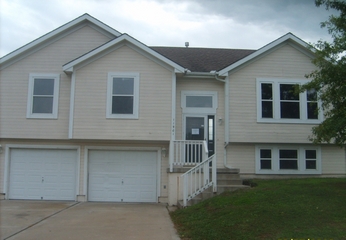 11901 E 213th Ter, Peculiar, MO 64078 