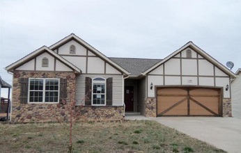 1353 Matthew Cir, Webb City, MO 64870 