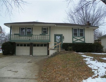 409 SE Sherri Ln, Blue Springs, MO 64014 