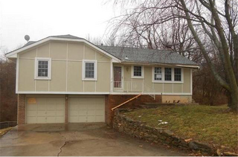 113 Charles St, Liberty, MO 64068 