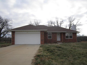 104 E Osage St, Strafford, MO 65757 