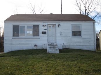 8236 Zoe Dr, Saint Louis, MO 63134 