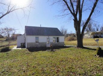 10548 Hobday Ave, Saint Ann, MO 63074 