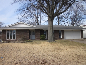 7425 Georgetown Dr, Hazelwood, MO 63042 