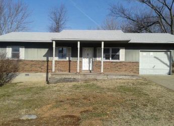 300 Larry Place, Neosho, MO 64850 