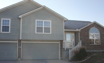 513 SW Lakeview Dr, Grain Valley, MO 64029 