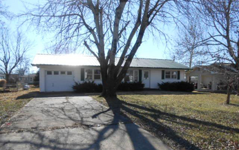 1030 Howard Dr, Lebanon, MO 65536 