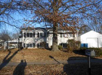 11851 Foxwood Dr, Maryland Heights, MO 63043 