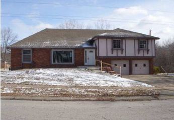 6807 N Woodland Ave, Gladstone, MO 64118 