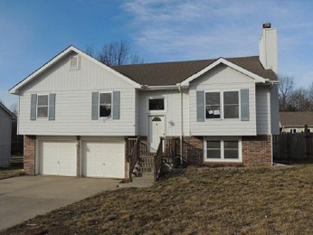 711 Christopher Dr, Pleasant Hill, MO 64080 