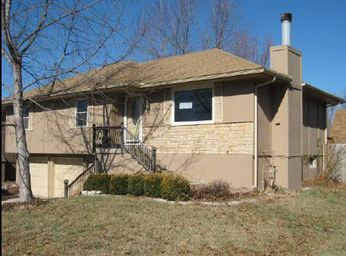 330 Flagstone Dr SE, Lees Summit, MO 64063 