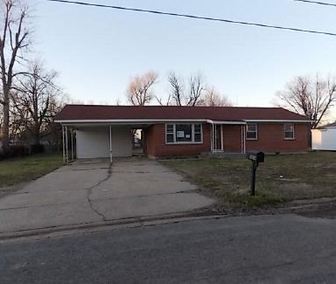 1514 East Gladys St, Sikeston, MO 63801 