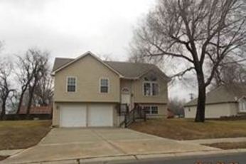 306 Park Lane, Lone Jack, MO 64070 