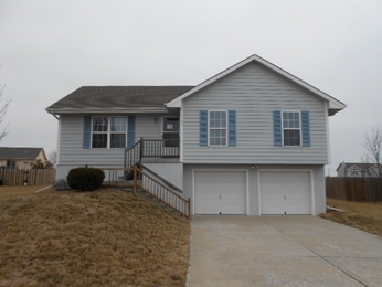 1102 Cone Flower St, Smithville, MO 64089 