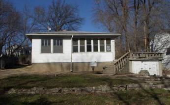 9506 E 14th St S, Independence, MO 64052 