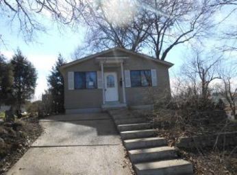 8030 Lakewood Avenue, St Louis, MO 63123 