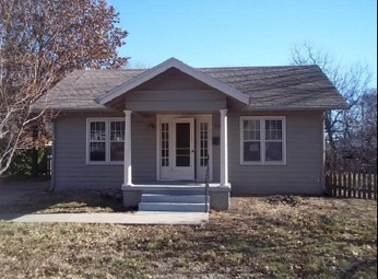 615 SE Douglas St, Lees Summit, MO 64063 