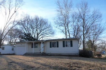 8609 E 92nd St, Kansas City, MO 64138 