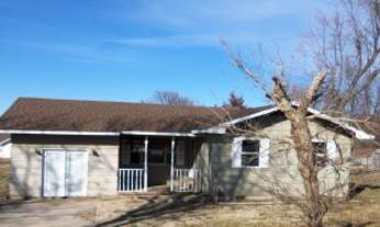 301 W Hawthorne St, Aurora, MO 65605 