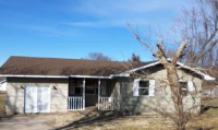301 W Hawthorne St, Aurora, MO 65605 