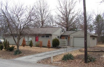 702 E 2nd St, Trenton, MO 64683 