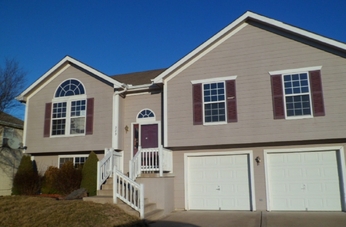 325 S Darrowby Dr, Raymore, MO 64083 