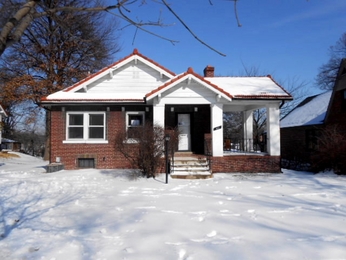 826 Country Club Dr, Saint Louis, MO 63121 