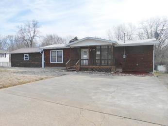 1403 High St, Cassville, MO 65625 