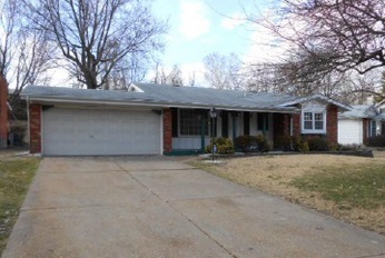 12055 Rollingsford Dr, Florissant, MO 63033 