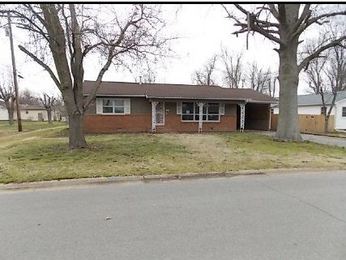 204 Thorn St N, Charleston, MO 63834 