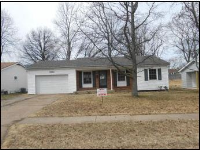 7435 Foxfield Dr, Hazelwood, MO 63042 