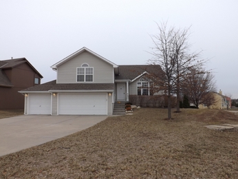 601 94th Ter NE, Kansas City, MO 64155 