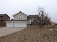 601 94th Ter NE, Kansas City, MO 64155 