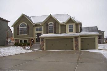 10114 N Ash Ave, Kansas City, MO 64157 