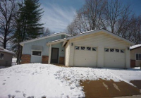 2400 Lindsay Ln, Florissant, MO 63031 