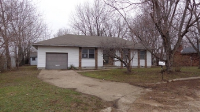1221 S Birum Avenue, Bolivar, MO 65613 
