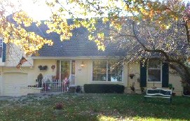 135 East Bridlespur Drive, Kansas City, MO 64114 