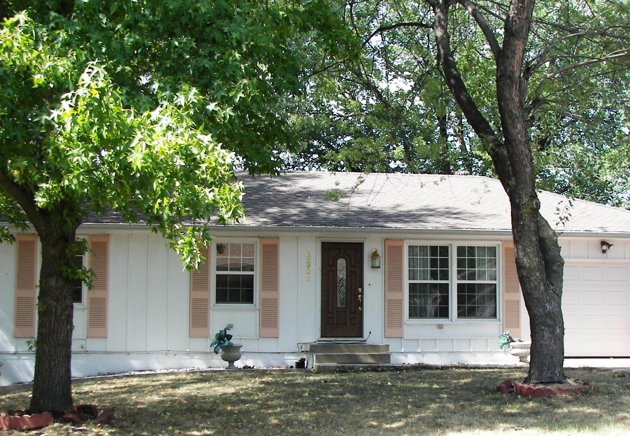 16302 E 35th St, Independence, MO 64055 