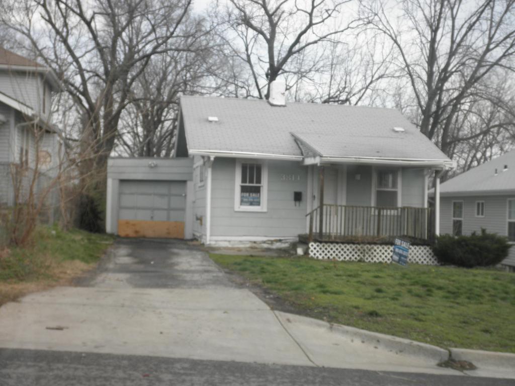 3814 East 53rd Terrace, Kansas City, MO 64130 
