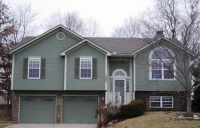 1902 Arapaho Ct, Greenwood, MO 64034 