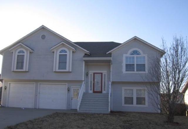 1024 Se Country Ln, Lees Summit, MO 64081 