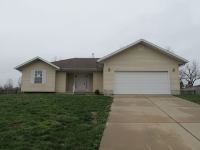 4064 W Kingsbury St, Springfield, MO 65807 