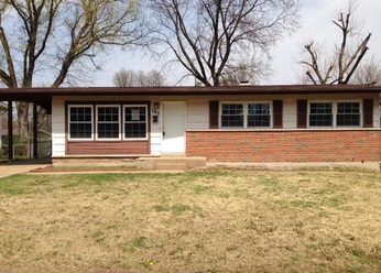 785 Manresa Ln, Florissant, MO 63031 