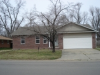 1306 E Commercial St, Charleston, MO 63834 