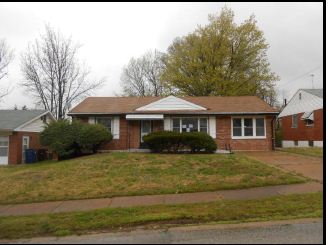 5012 Rockingham Dr, Saint Louis, MO 63121 