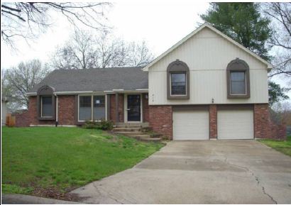 818 W 122nd St, Kansas City, MO 64145 